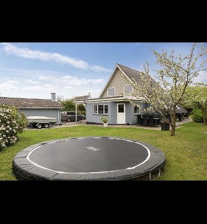 Big Villa In Stege Near Mons Klint With Trampolin Esterno foto